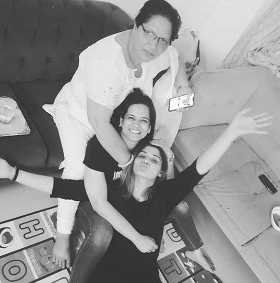 टीवी अभिनेत्रियों ने खास मैसेज के साथ मां को किया मदर्स डे विश, Photos