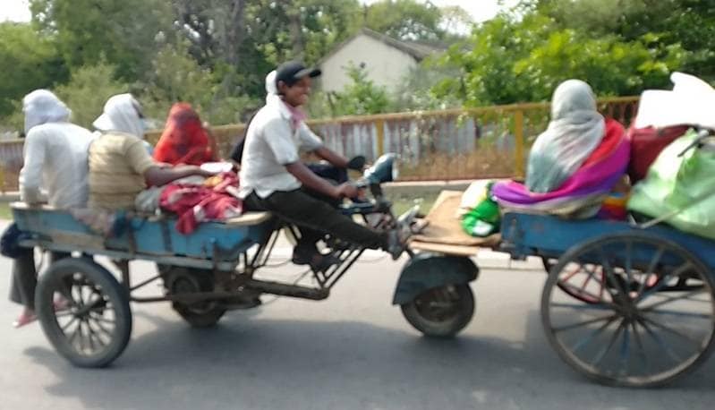 जुगाड़: ठेले में स्कूटर जोड़ा और 900 किमी का सफर कर हरियाणा से पहुंचे प्रयागराज