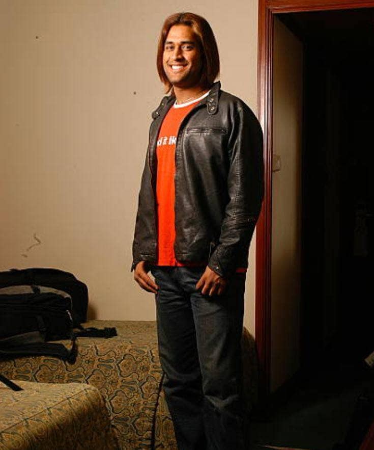 CSK ने शेयर किया धोनी का फोटो, फिशिंग में हाथ आजमा रहे माही