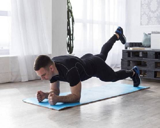 लॉकडाउन: जिम-पार्क न जाने से खराब हो रही फिटनेस, ट्राय करें ये 5 वर्कआउट