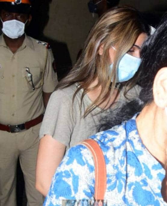 ऋषि कपूर के लिए नीतू-रणबीर ने रखी प्रार्थना सभा, Photos