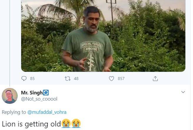 धोनी का लुक देखकर फैंस को लगा Shock, बोले- बूढ़ा शेर ज्यादा खतरनाक