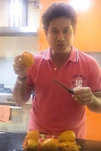 सचिन ने वाइफ अंजलि को दिया खास सरप्राइज, मैंगो कुल्फी बनाकर खिलाई