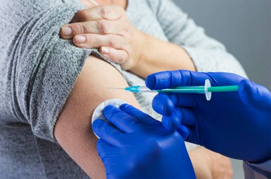 वायरस को कैसे नष्ट करती है वैक्सीन? हर्ड इम्यूनिटी से कनेक्शन भी समझिए