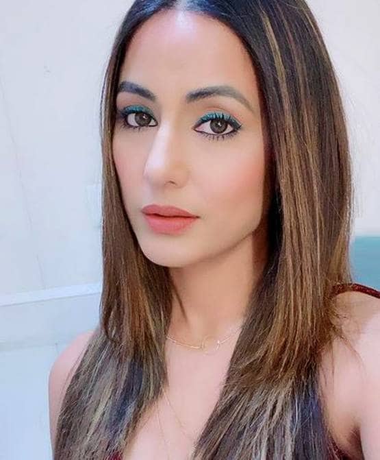 लॉकडाउन में हिना खान का लुक वायरल, सलवार-शूट में छाईं एक्ट्रेस