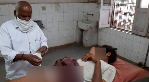 युवक ने ब्लेड से काटा प्राइवेट पार्ट, डॉक्टरों से बोला- मुझे किन्नर बनना है