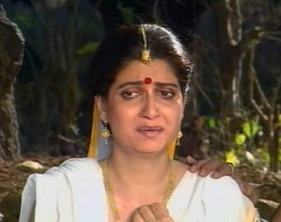 कभी बिकिनी पहन बटोरी थी सुर्खियां, इंडस्ट्री से गायब महाभारत की कुंती