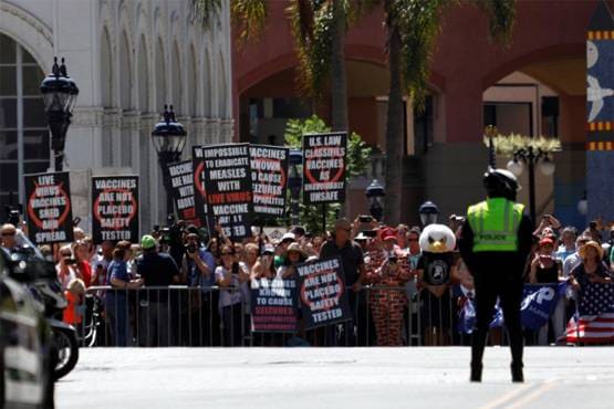 कोरोना वायरस की वैक्सीन क्यों नहीं बनने देना चाहते हैं ये लोग?