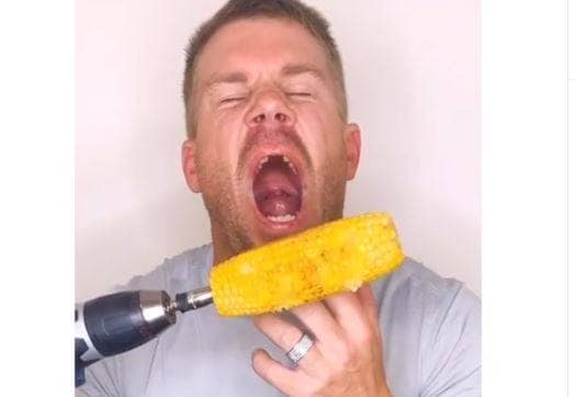 डेविड वॉर्नर ने खतरनाक स्टंट में तुड़वाए दांत, शेयर किया VIDEO