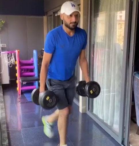 भज्जी ने शेयर किया VIDEO, कोहली बोले- बिल्डिंग कांप रही