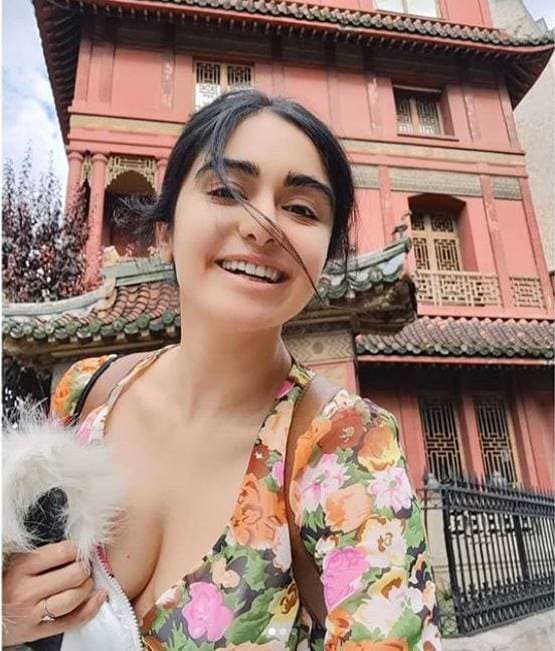 डेब्यू मूवी हिट तब भी नहीं बना करियर, लुक्स के चलते चर्चा में ये एक्ट्रेस