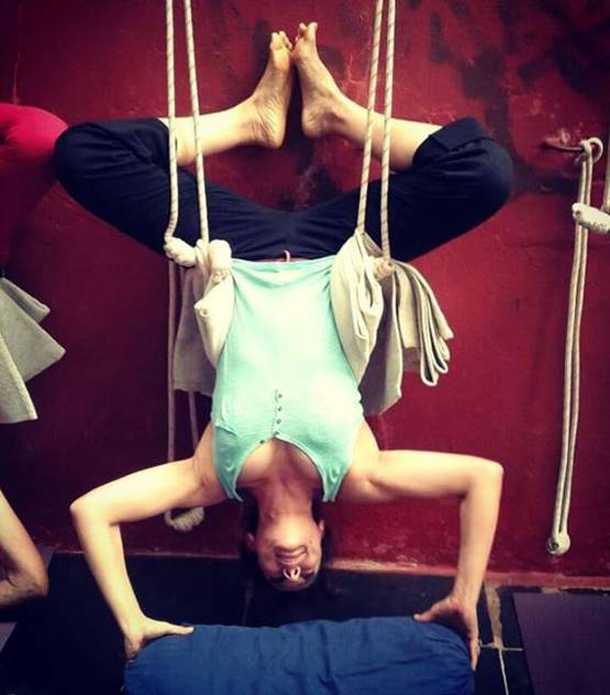 90s में बोल्ड एड कर सुर्खियों में आई थीं पूजा बेदी, हुआ था डीडी पर बैन