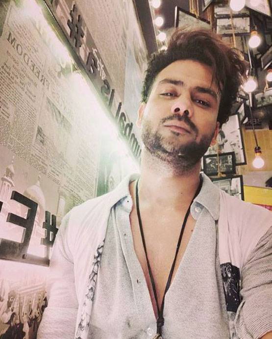 खराब इंग्लिश और देसी पर्सनालिटी के चलते हुआ रिजेक्ट, आज है टीवी का बड़ा चेहरा