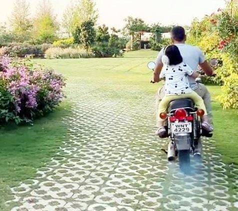 धोनी का लुक देखकर फैंस को लगा Shock, बोले- बूढ़ा शेर ज्यादा खतरनाक