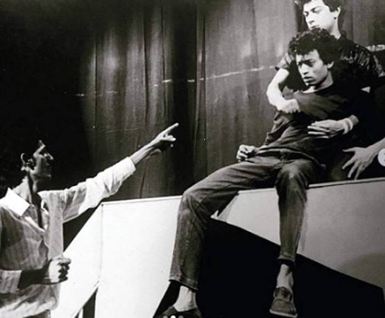 कॉलेज दिनों में  ऐसे एक्टिंग प्रैक्टिस करते थे इरफान, बेटे ने शेयर की फोटो