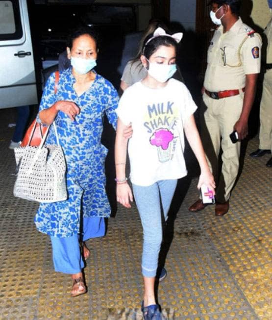 पिता के निधन के बाद बेटी संग मुंबई पहुंचीं रिद्धिमा, मां नीतू से मिलीं