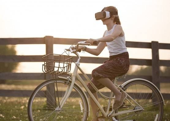 कोरोना के डर से घूमने पर पाबंदी, घर बैठे करें वर्चुअल दुनिया की सैर