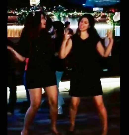 शमी की वाइफ ने 'दम मारो दम' गाने पर किया डांस, लोग बोले- रमजान में शर्म करो