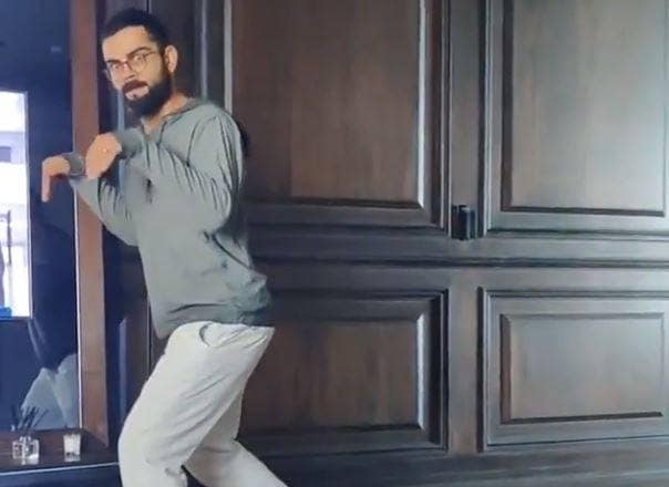 डायनासोर बनकर डराने लगे कोहली, अनुष्का ने शेयर किया फनी VIDEO