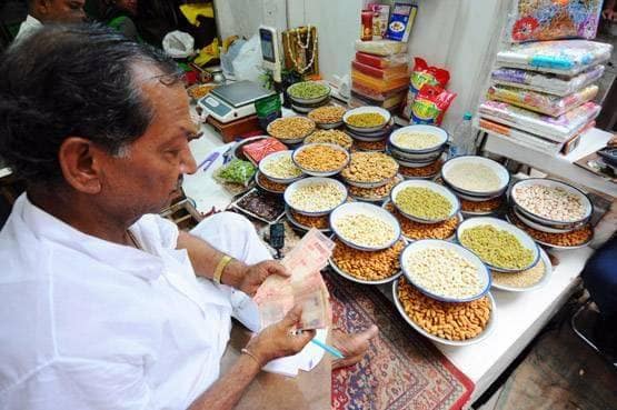 जानिए कैसे छपते हैं नोट, कहां से आता है स्याही-पेपर