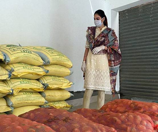 अम्फान ने बंगाल में मचाई तबाही, जायजा लेने पहुंचीं सांसद नुसरत