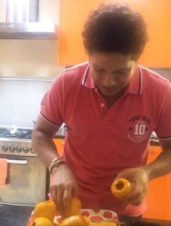 सचिन ने वाइफ अंजलि को दिया खास सरप्राइज, मैंगो कुल्फी बनाकर खिलाई