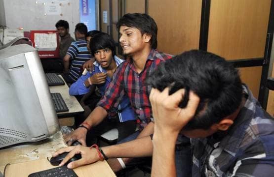 प्रमोशन मिलने पर कितनी होती है IAS की सैलरी, जानें- UPSC से जुड़ी ये बातें