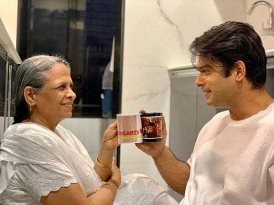 टीवी अभिनेत्रियों ने खास मैसेज के साथ मां को किया मदर्स डे विश, Photos