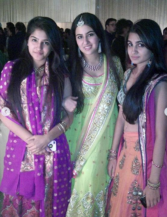 बचपन की दोस्त संग सारा अली खान की Unseen तस्वीरें, हो रहीं वायरल