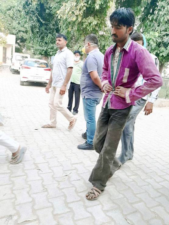 आटा गूंथ रही थी मां, बच्चियों ने डाल दी मिट्टी, चाकू से कर दी हत्या