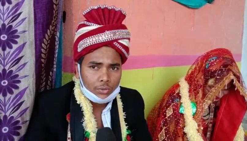 पंडित नहीं मिला तो महिला SI ने कराई शादी, गूगल की मदद से पढ़े मंत्र