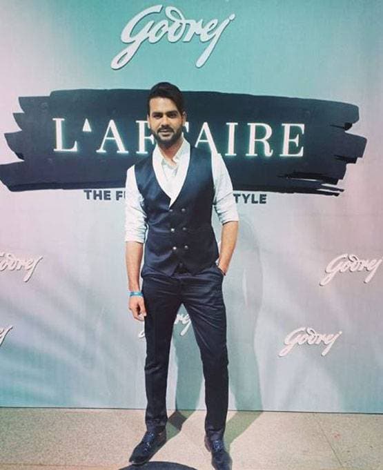 खराब इंग्लिश और देसी पर्सनालिटी के चलते हुआ रिजेक्ट, आज है टीवी का बड़ा चेहरा