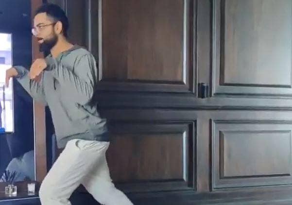 डायनासोर बनकर डराने लगे कोहली, अनुष्का ने शेयर किया फनी VIDEO