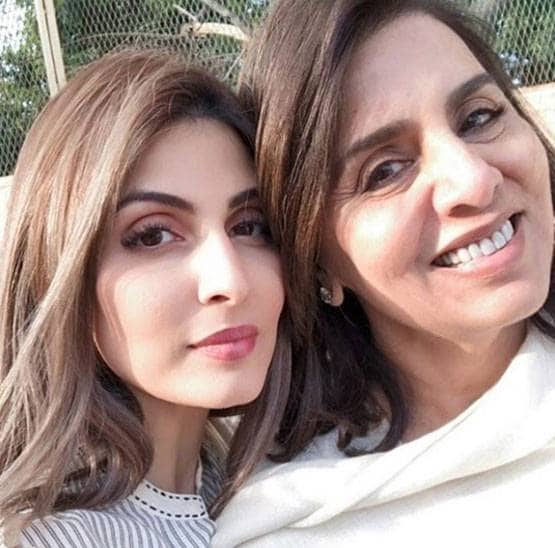 अक्षय से कटरीना तक, स्टार्स ने मां के साथ शेयर की अनसीन फोटोज