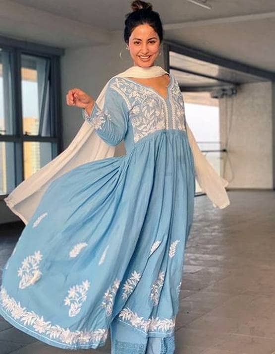 लॉकडाउन में हिना खान का लुक वायरल, सलवार-शूट में छाईं एक्ट्रेस