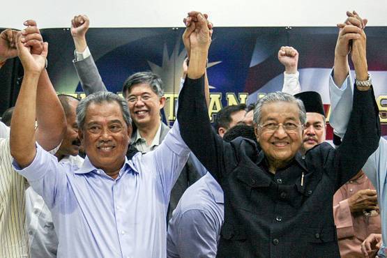 भारत के खिलाफ आग उगलने वाले मलेशिया के पूर्व PM को अब लगा ये बड़ा झटका