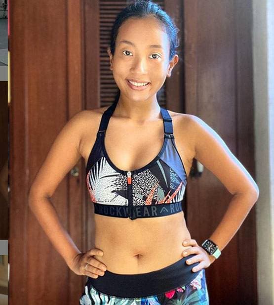 समंदर किनारे नजर आईं मिलिंद सोमन की पत्नी अं‍किता, शेयर की थ्रोबैक फोटो