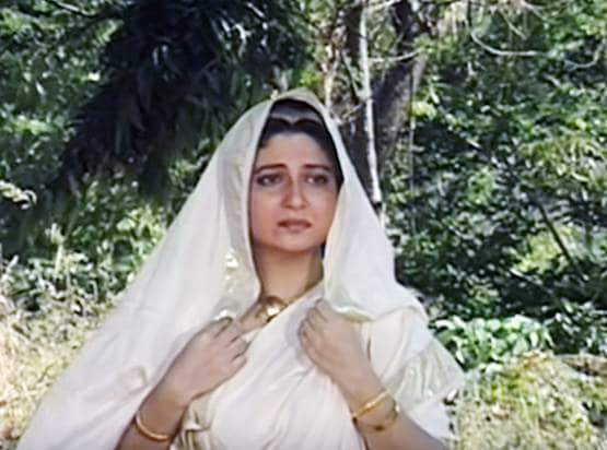 कभी बिकिनी पहन बटोरी थी सुर्खियां, इंडस्ट्री से गायब महाभारत की कुंती