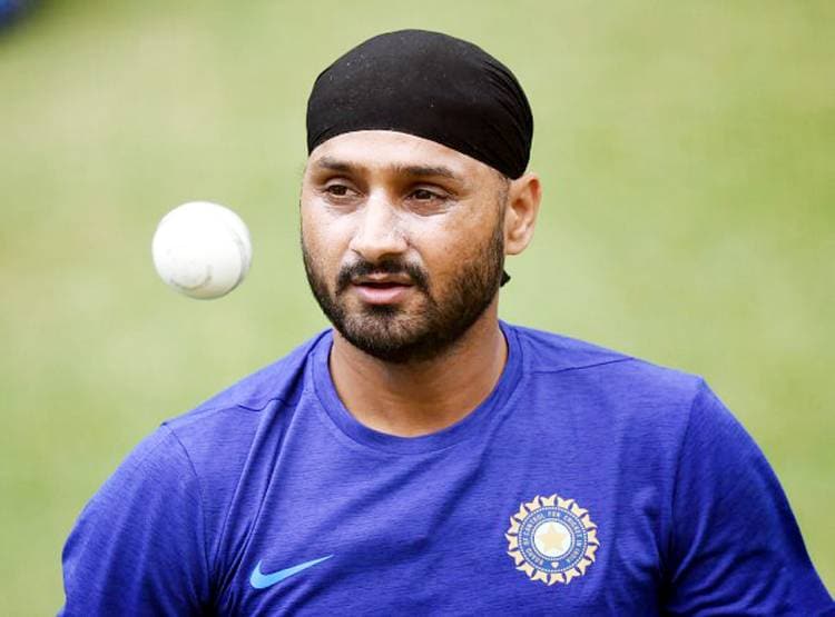 शाहिद आफरीदी पर भड़के हरभजन, बोले- देश की खातिर मैं बंदूक उठा लूंगा