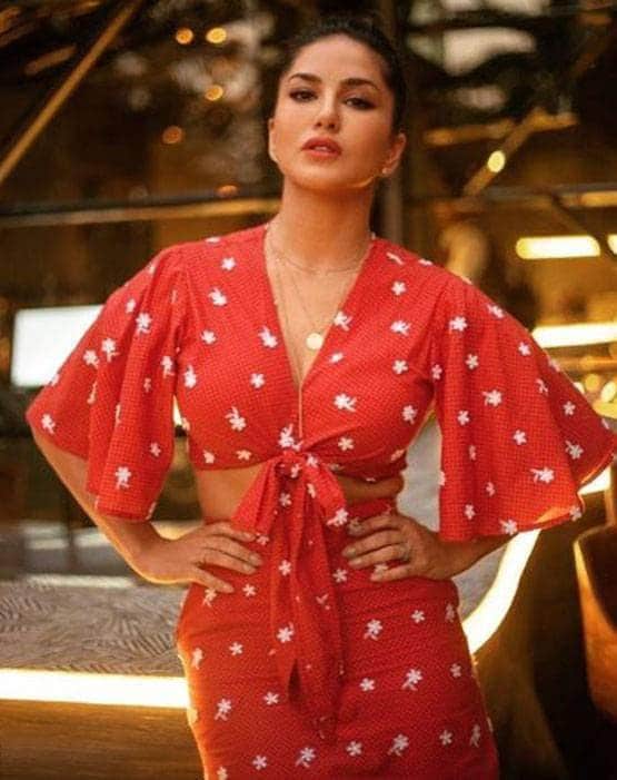 डांस परफॉर्मेंस से बॉलीवुड एंट्री तक, 5 मौके जब विवादों में रहीं सनी