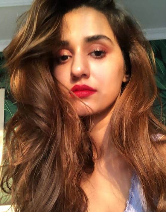 समंदर किनारे दिशा पाटनी का कैंडिड पोज, मोनोकनी में दिखीं ग्लैमरस