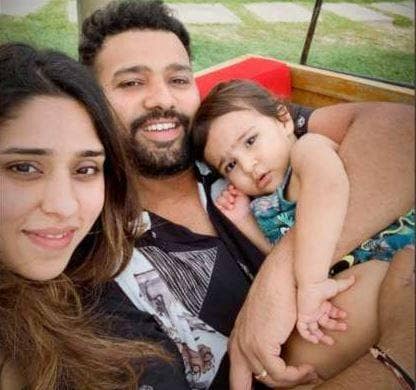 रोहित ने वाइफ रीतिका संग शेयर की रोमांटिक फोटो, लिखा ये प्यारा मैसेज