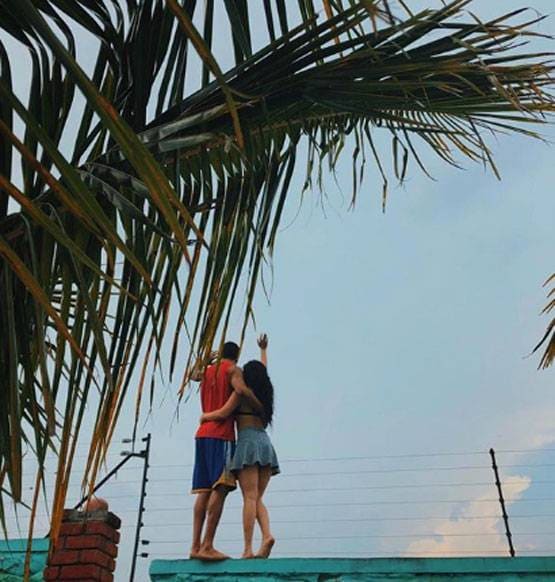 बॉयफ्रेंड संग रोमांटिक हुई कृष्णा श्रॉफ, KISS करते हुए शेयर की फोटोज