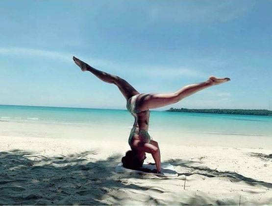 लॉकडाउन में फिटनेस पर पूरा ध्यान दे रही हैं मौनी रॉय, शेयर की तस्वीरें