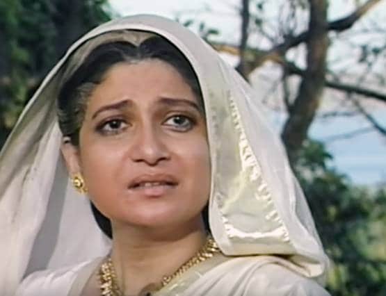 कभी बिकिनी पहन बटोरी थी सुर्खियां, इंडस्ट्री से गायब महाभारत की कुंती