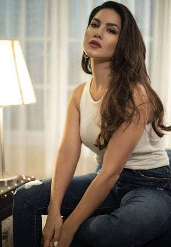 डांस परफॉर्मेंस से बॉलीवुड एंट्री तक, 5 मौके जब विवादों में रहीं सनी