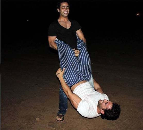 शाहीर शेख ने शेयर की महाभारत के शूट की फोटोज, ऐसे होती थी मस्ती