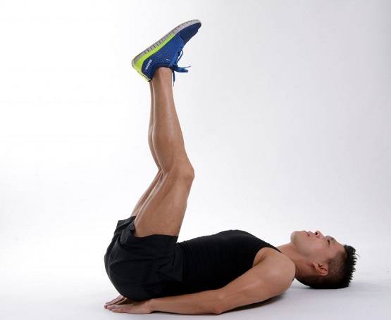 लॉकडाउन: जिम-पार्क न जाने से खराब हो रही फिटनेस, ट्राय करें ये 5 वर्कआउट