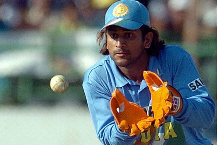 CSK ने शेयर किया धोनी का फोटो, फिशिंग में हाथ आजमा रहे माही