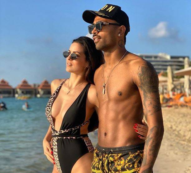 हार्दिक पंड्या को मंगेतर नताशा ने किया किस, शेयर की रोमांटिक तस्वीर